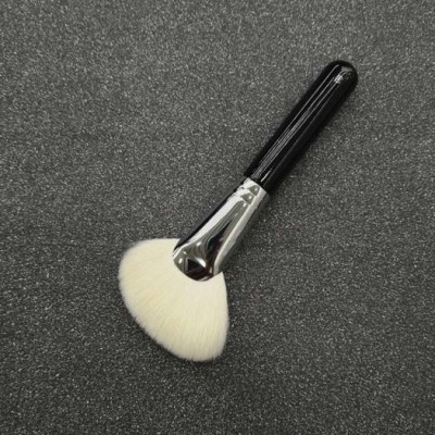 Make Up Brush Natural Hair Japan Quality Special Fan Shape Blush Blending Makeup Brush